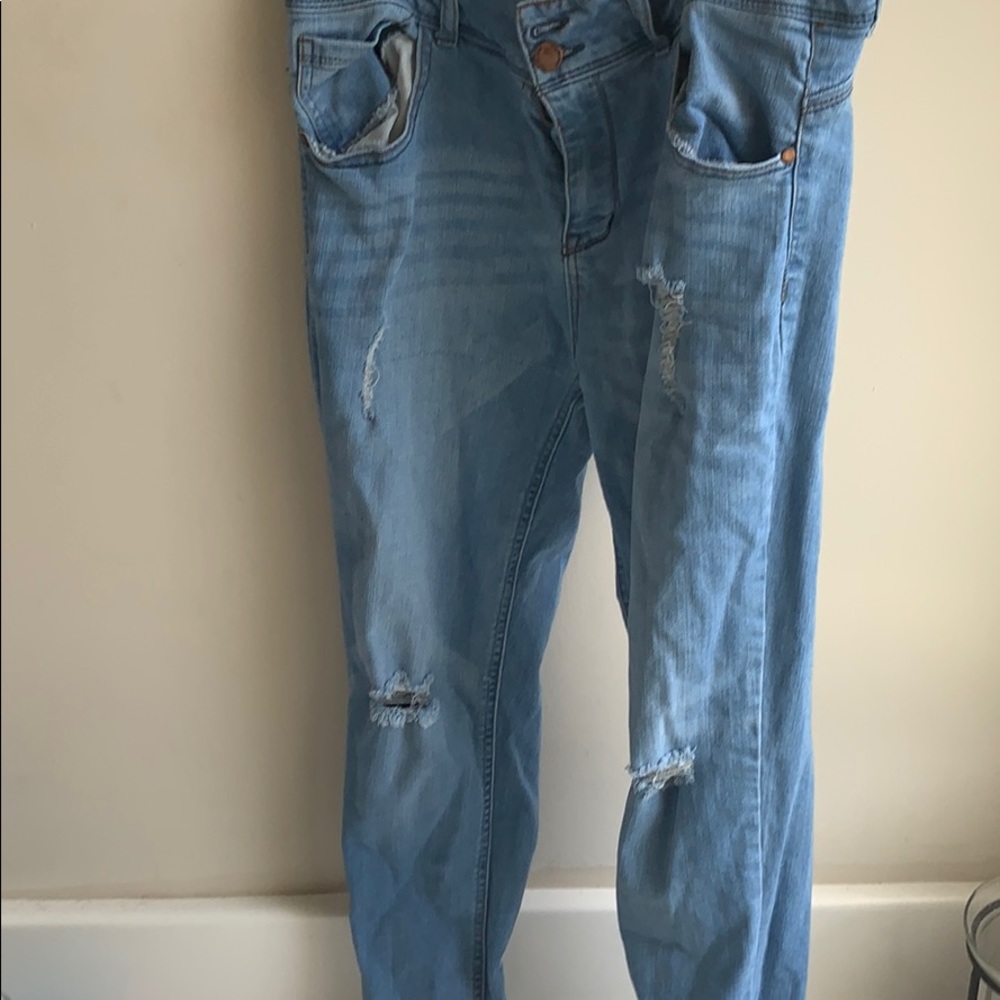Theses are size 13 in women jeans ,,,